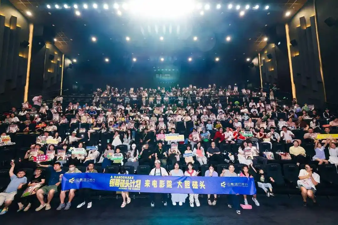《玩具总动员5》热映,影迷分享戏外与玩具共度的温情时光