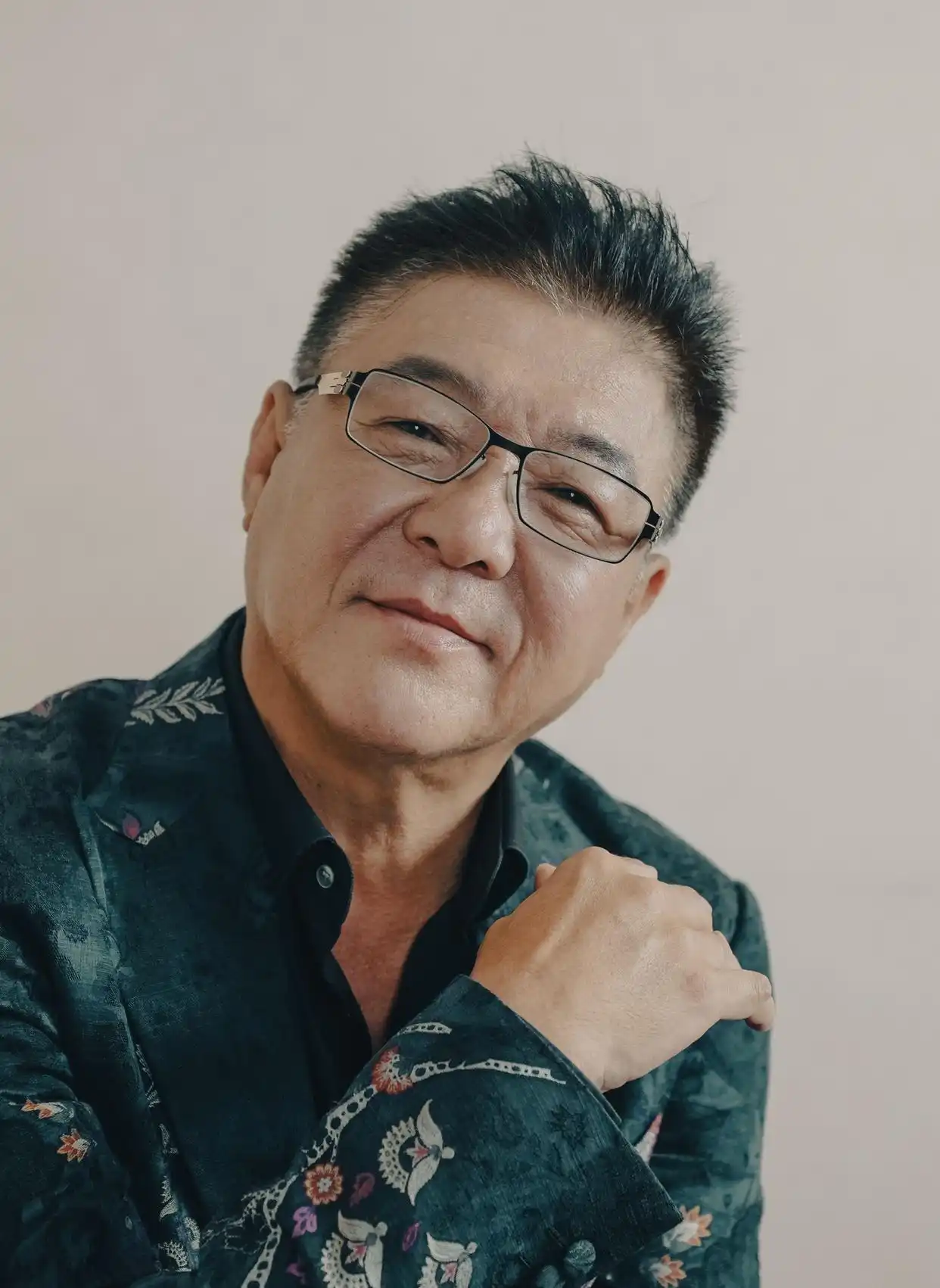 繁华落尽始知简:姜育恒专访中的岁月沉淀与生活哲学
