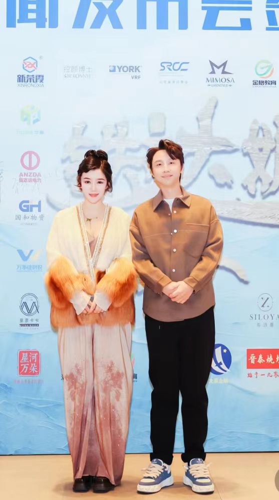 聚齐黄才伦潘斌龙何欢等实力干将，李珈西执导的《铁达妮的号》今日正式开机
