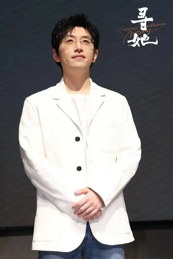 上影节焦点之作《寻她》迎来全球首秀,舒淇与白客联袂亮相