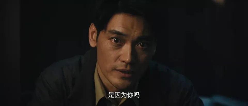 金丽娜在《交锋》中因金池暴露身份被捕才知对方是失散多年的哥哥