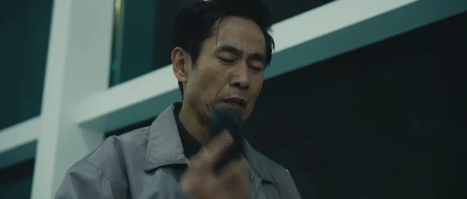 40集《交锋》蒋在珍松懈瞬间遇刺身亡,最信赖之人竟是隐藏内鬼
