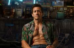 《威龙杀阵》海报公布：杰克·吉伦哈尔展示强壮腹肌