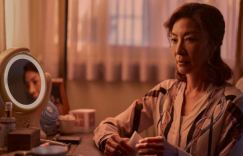 杨紫琼主演的黑色喜剧《兄弟之道》现已在网飞上线