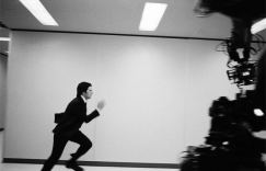 《人生切割术》第二季开拍：办公室里的打工人狂奔