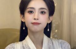古力娜扎古风装扮 甜美笑容俏皮满分