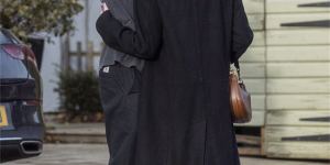 加菲大胆亲密？伦敦街头热恋与女模相拥