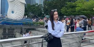 多花钱签证！宋轶新加坡旅游 生图清冷学姐范儿