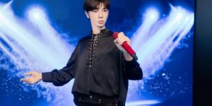 火星人陆续抵达香港杜莎夫人蜡像馆，华晨宇蜡像暂时登场