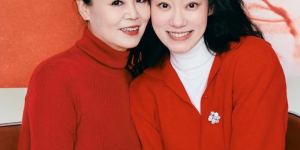 张小斐与妈妈同框，妈妈颜值胜过女儿