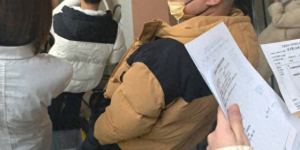 偶遇岳云鹏：北京医院戴口罩，状态佳