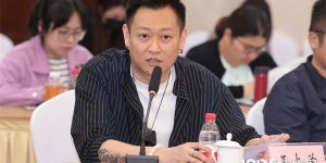 《沙尘暴》研讨：高群书赞段奕宏选戏不重番位