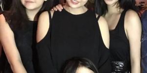邱淑贞与三女同框，24岁沈月继承母亲美貌