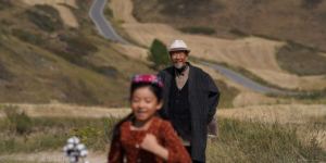 《阿克达拉》：援疆电影全国上映