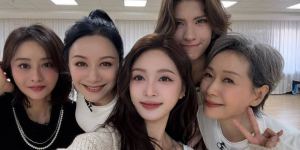 吴宣仪与叶童、陈德容、倪虹洁、卡琳娜《练习室》合影，温馨同框！