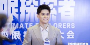 夏雨滑板获姜文青睐，与王一博畅谈极限运动