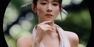 陈昊宇“挂脖吊带”造型古韵白色发钗惊艳