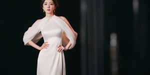 杨幂演绎“白月光”：清新脱俗，气质优雅