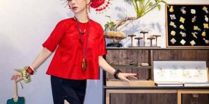 戴簪花执扇，宁静娴雅舞东方韵味