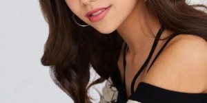 《阿凡达2》小女儿长大了！不仅成为了歌手，还是亚美混血