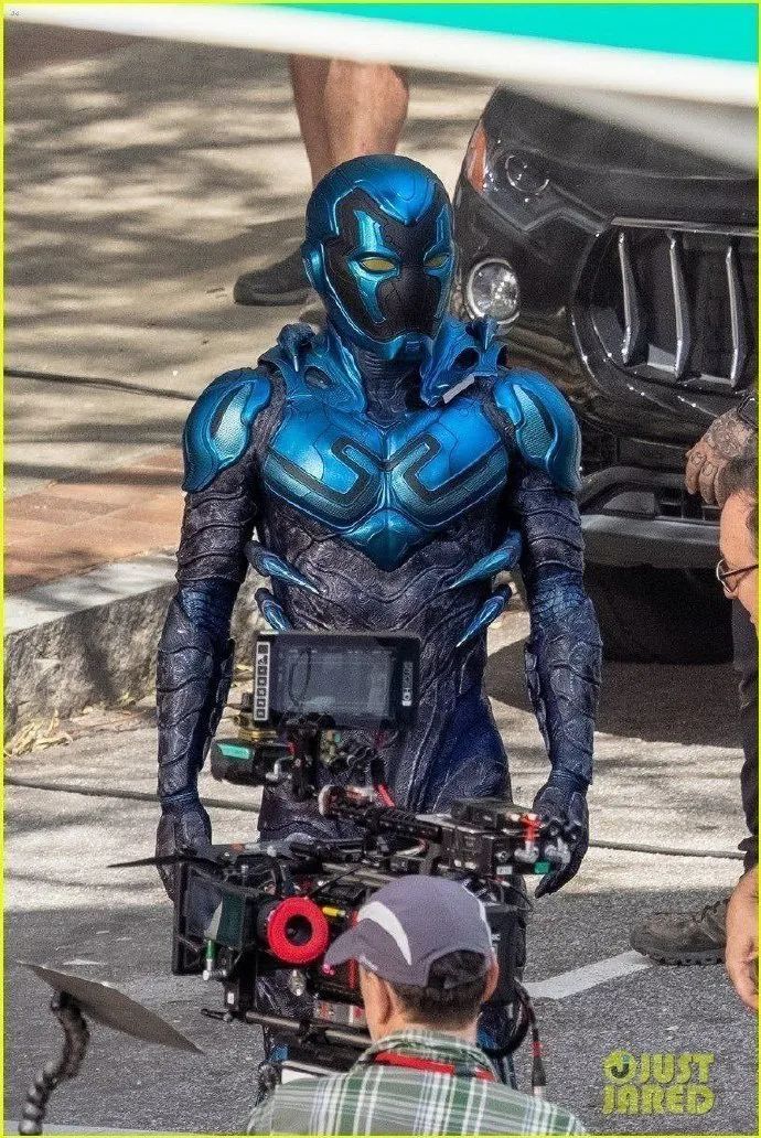 《蓝甲虫》发布官方故事梗概：男主被外星科技寄生，拥有变形超能力